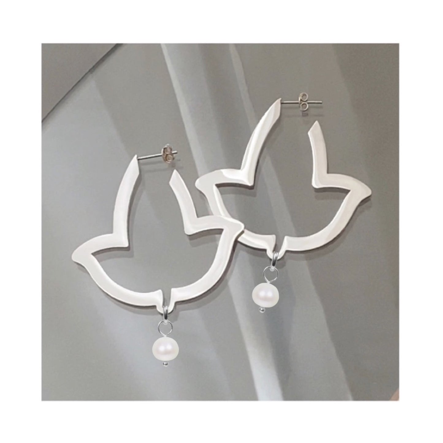 IVY Hoop Earrings ™ (with Pearl)